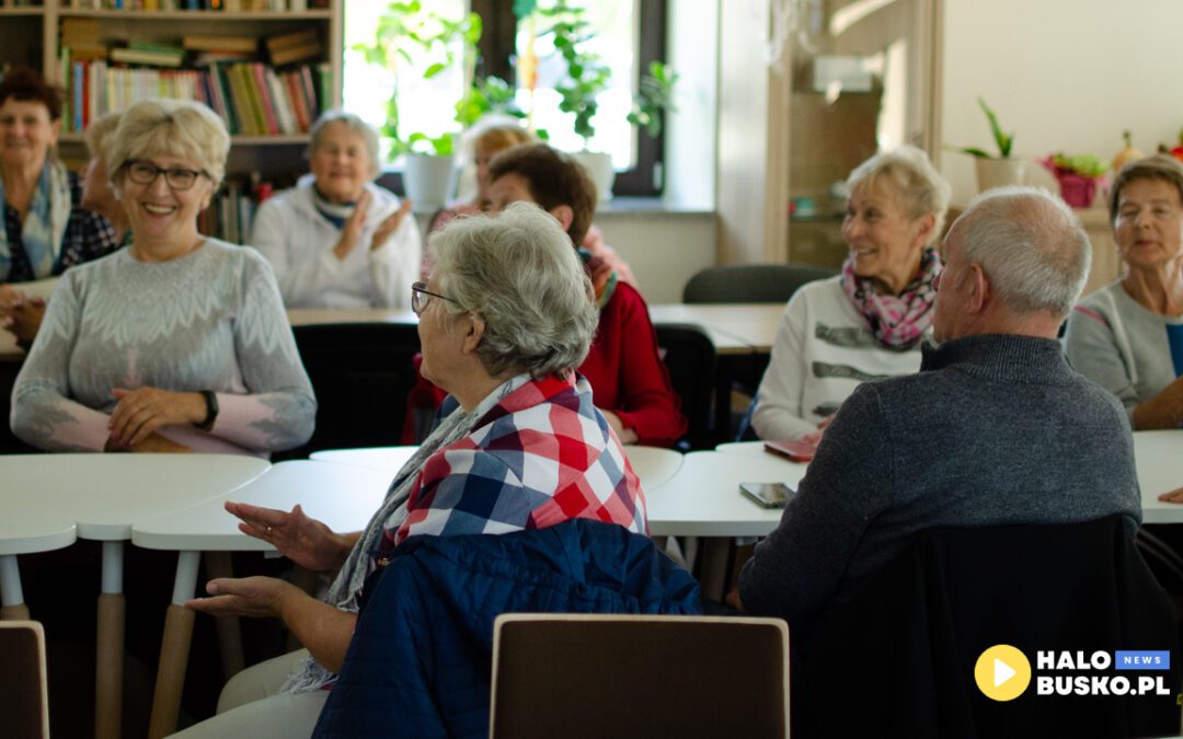 Prelekcja „Jak przetrwać okres jesienno-zimowy w zdrowiu i dobrym nastroju” w Klubie Seniora [FOTO/VIDEO]