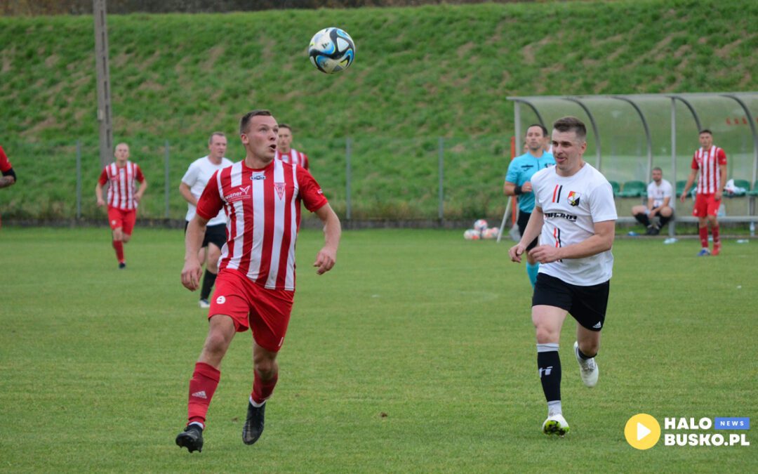 Wielkie derby w Nowym Korczynie kończą się podziałem punktów! Zobaczcie zdjęcia z meczu! [ZDJĘCIA]