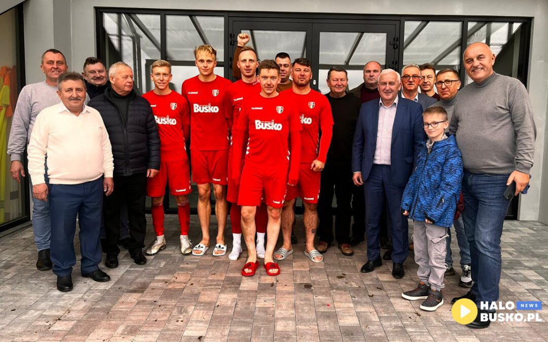 AKS 1947 Busko-Zdrój kończy rundę jesienną na 2 miejscu zwyciężając przeciwko drużynie LKS Orlęta Kielce 2:1! [ZDJĘCIA]