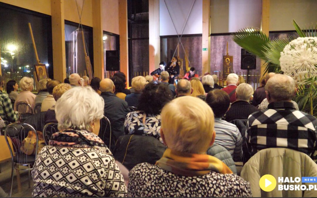 Koncert kolędowy Iwony Węgrowskiej w Busku-Zdroju – Dom Zdrojowy przy Tężni [VIDEO]