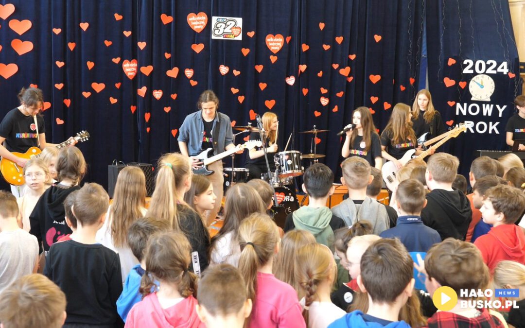 Zespół Kwaśniaki zagrał w Szkole Podstawowej Nr 2 w ramach Wielkiej Orkiestry Świątecznej Pomocy [VIDEO]