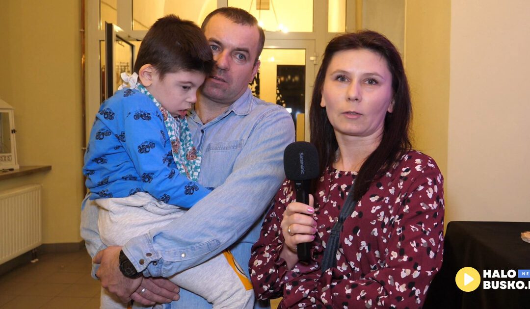 Teatr Ciut Frapujący zagrał charytatywny spektakl dla Mikołaja z Chmielnika  [VIDEO]