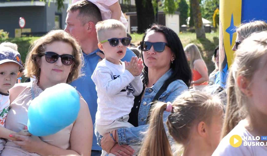 Busko to nie tylko miejsce dla kuracjuszy! Tłumy bawiły się ze smokiem Edziem na Skateparku! (VIDEO)