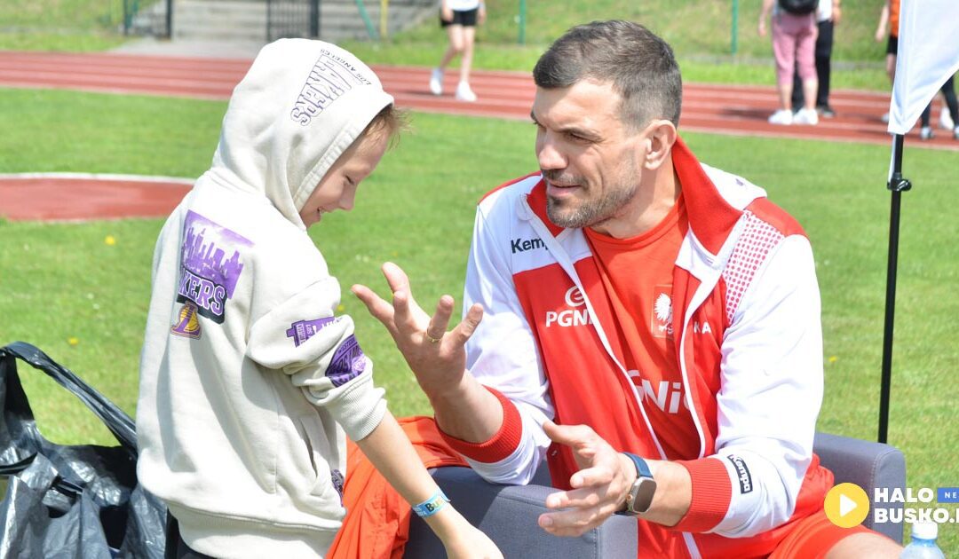 Buski Dzień Sportu na stadionie w Busku-Zdroju zgromadził ogromną liczbę dzieci!