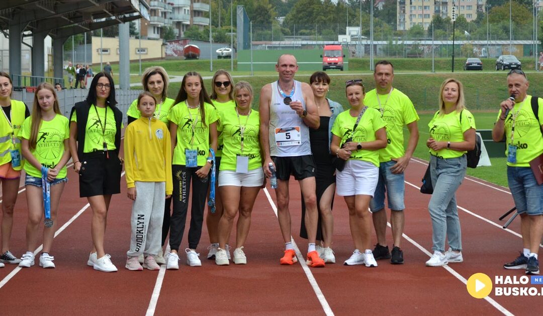 Relacja z III Półmaratonu Buskiego – ponad 200 biegaczy na starcie! (VIDEO)