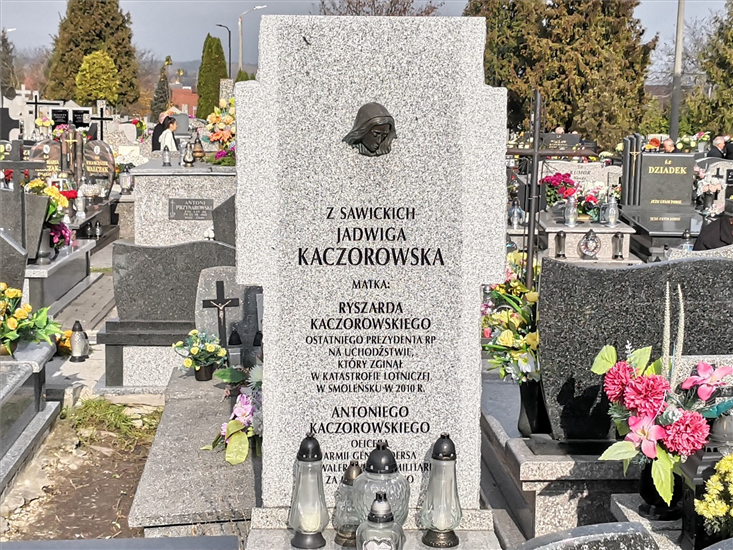 grob jadwigi kaczorowskiej na cmentarzu w busku zdroju