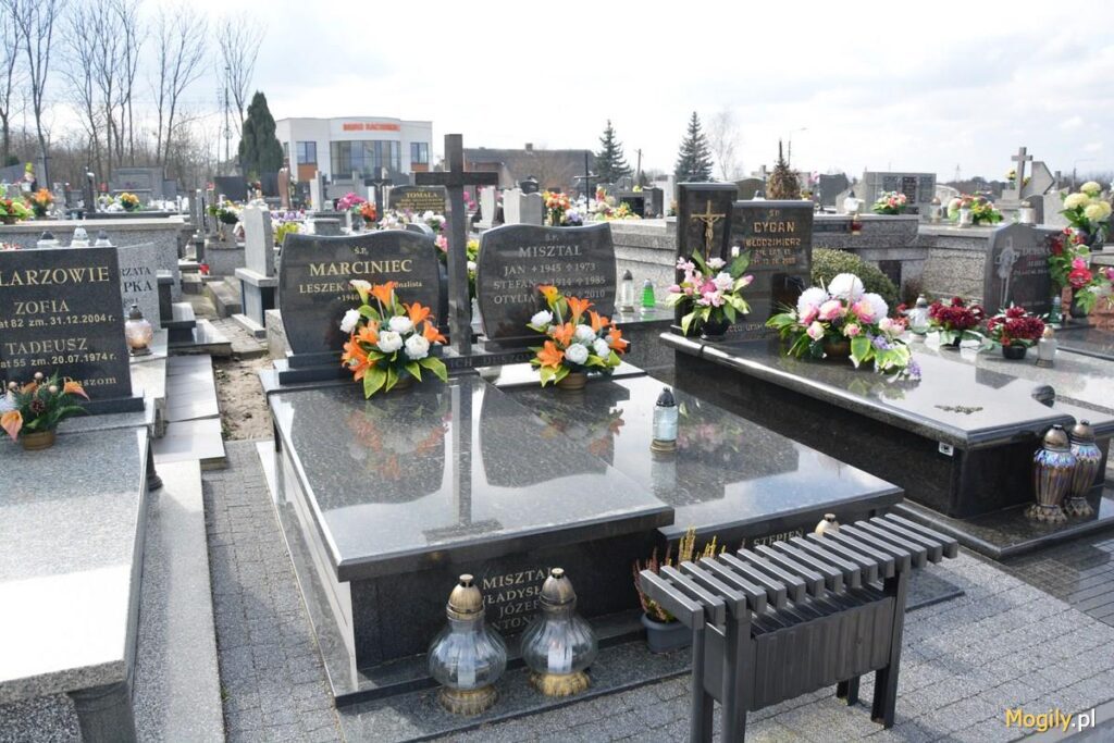 grob leszka marcinca na cmentarzu w busku zdroju