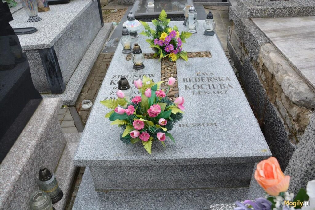 grob zbigniewa kociuby na cmentarzu w busku zdroju