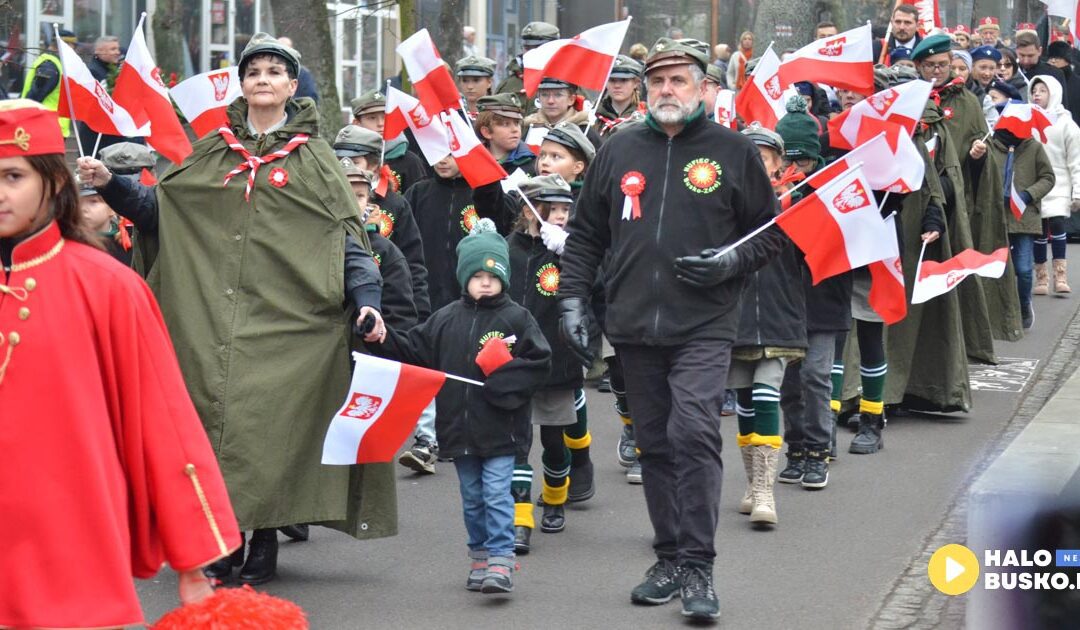 Mieszkańcy Buska-Zdroju wzięli udział w obchodach Święta Niepodległości! (ZDJĘCIA/VIDEO)