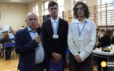 Międzyszkolna Liga Szachowa w ZSTI w Busku-Zdroju – sukces młodych pasjonatów szachów (VIDEO)