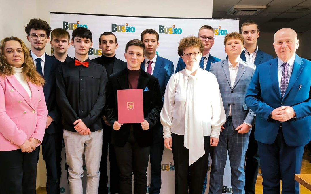 Wczoraj odbyła się pierwsza sesja Młodzieżowej Rady Miasta i Gminy Busko-Zdrój (ZDJĘCIA)