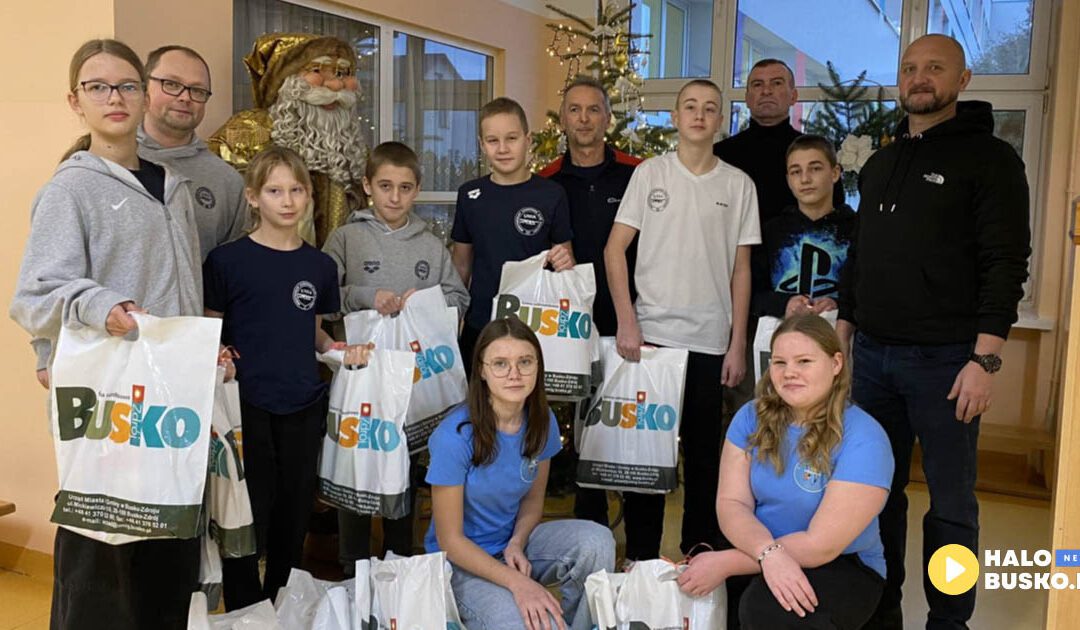 Młodzi pływacy z Buska-Zdroju łączą sport z pomocą chorym dzieciom.