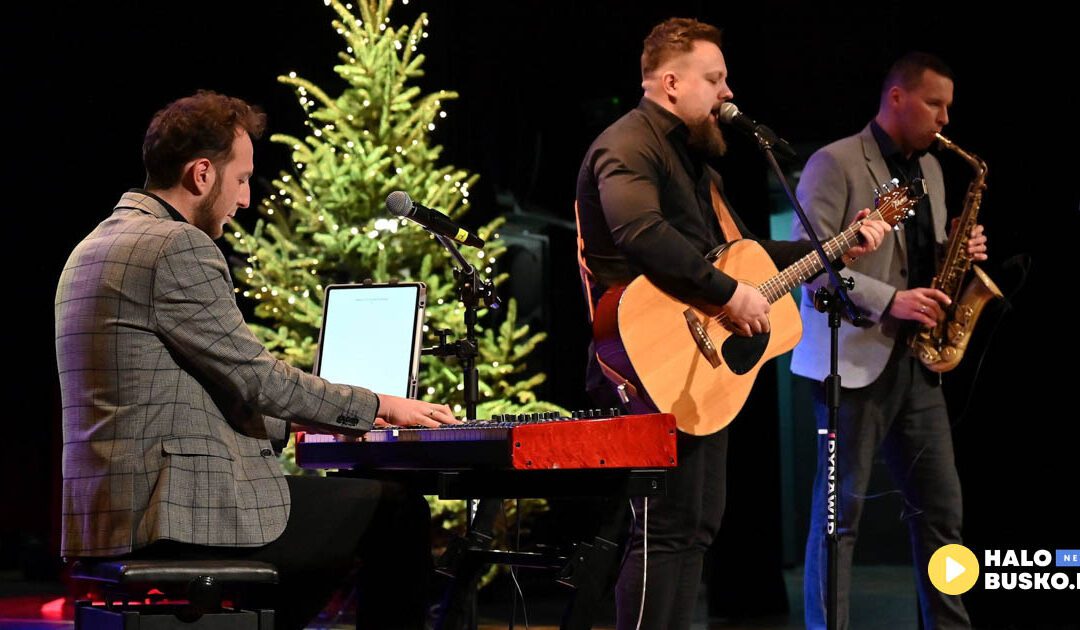 Wyjątkowy, świąteczny koncert w Busku-Zdroju wprowadził w bożonarodzeniowy nastrój – Trio O.S.T.