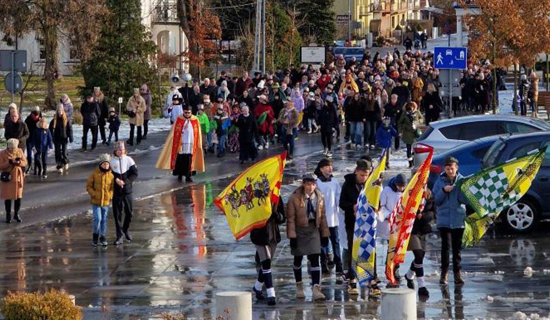 Orszak Trzech Króli przeszedł ulicami Solca-Zdroju