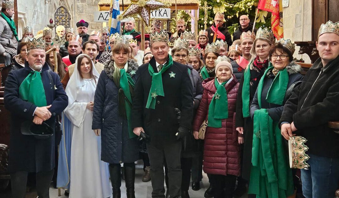 Wiślica w Świątecznym Orszaku – Trzej Królowie poprowadzili mieszkańców do Betlejem