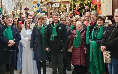 Wiślica w Świątecznym Orszaku – Trzej Królowie poprowadzili mieszkańców do Betlejem