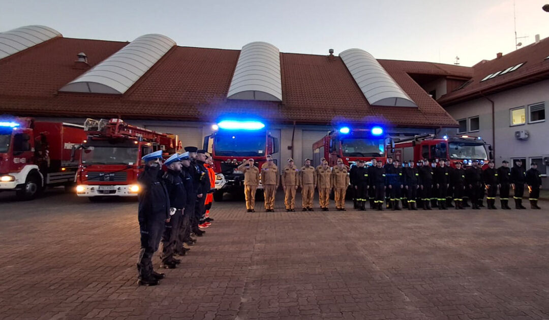 Cała Polska oddała hołd strażakowi z Buska-Zdroju, który zmarł podczas wykonywania testu w komorze dymowej w Kielcach.