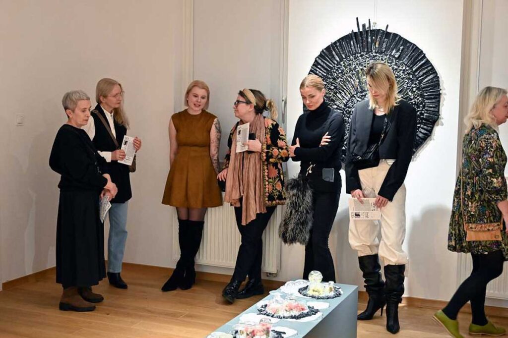 wystawa w galerii sztuki willa polonia w busku zdroju 1