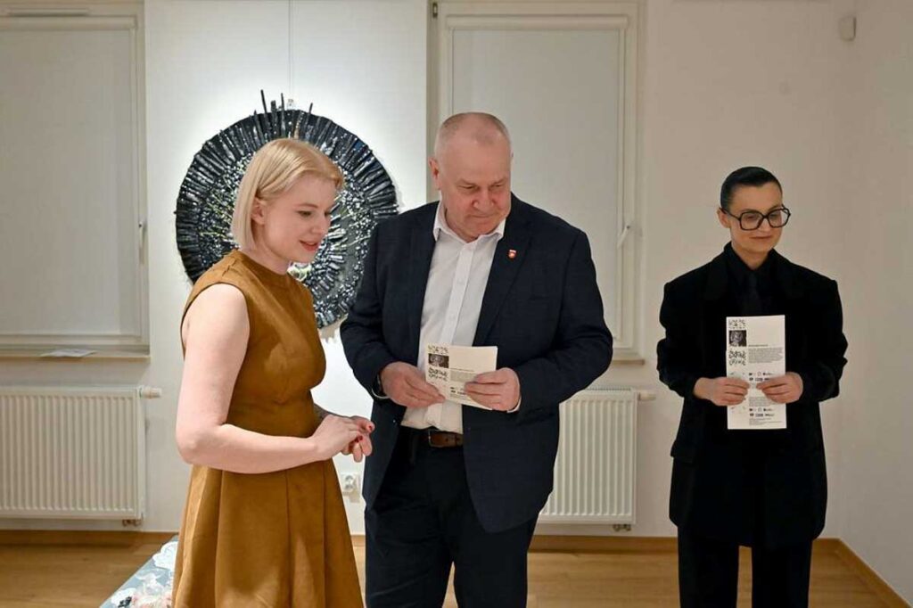 wystawa w galerii sztuki willa polonia w busku zdroju 2