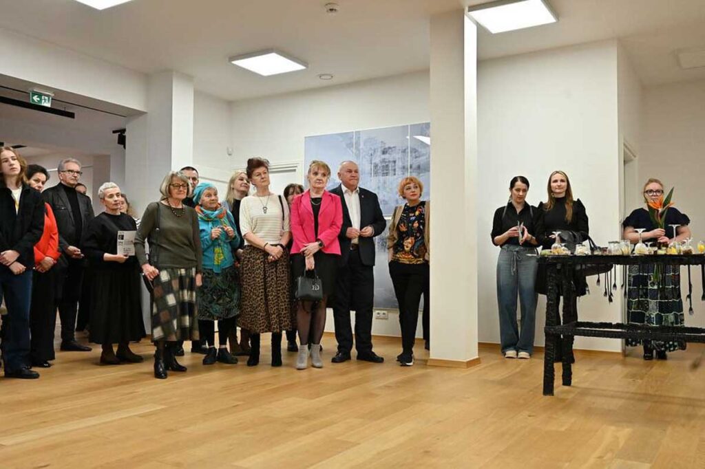 wystawa w galerii sztuki willa polonia w busku zdroju 6