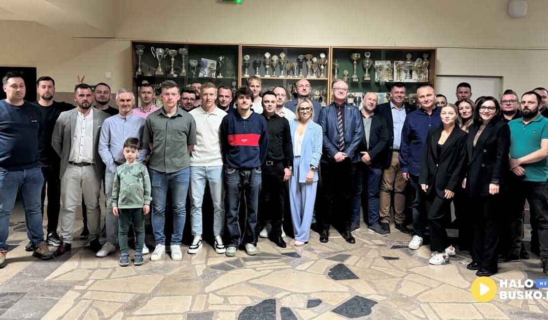 Buskie Stowarzyszenie Futsalu podsumowało sezon 2024/2025 podczas Gali na zakończenie sezonu.