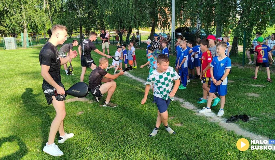 Hunters Fight Club na stadionie Zorzy Tempo Pacanów – trening, który inspiruje młodych sportowców!
