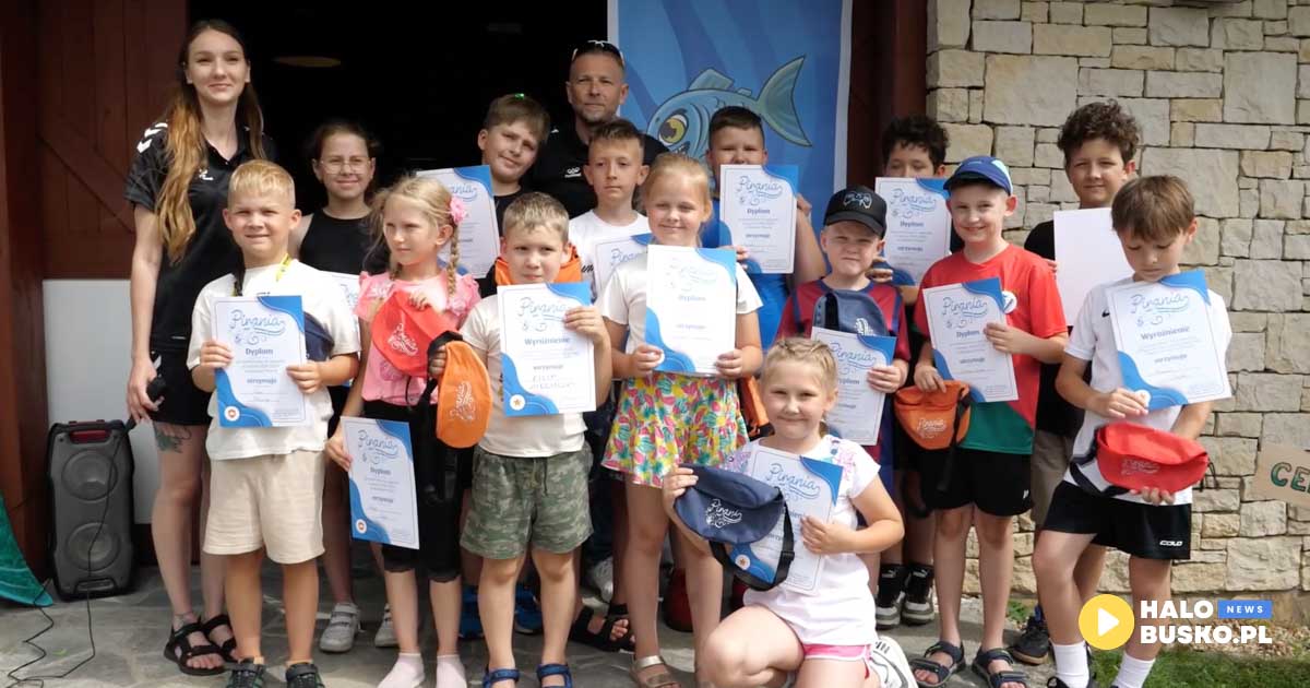 Zakończenie w Akademii Pływaków Pirania w Busku-Zdroju