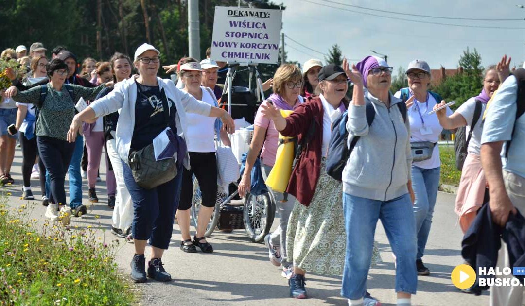 Busko-Zdrój wita radosnych pielgrzymów – ruszyła 44. Kielecka Piesza Pielgrzymka na Jasną Górę (ZDJĘCIA)
