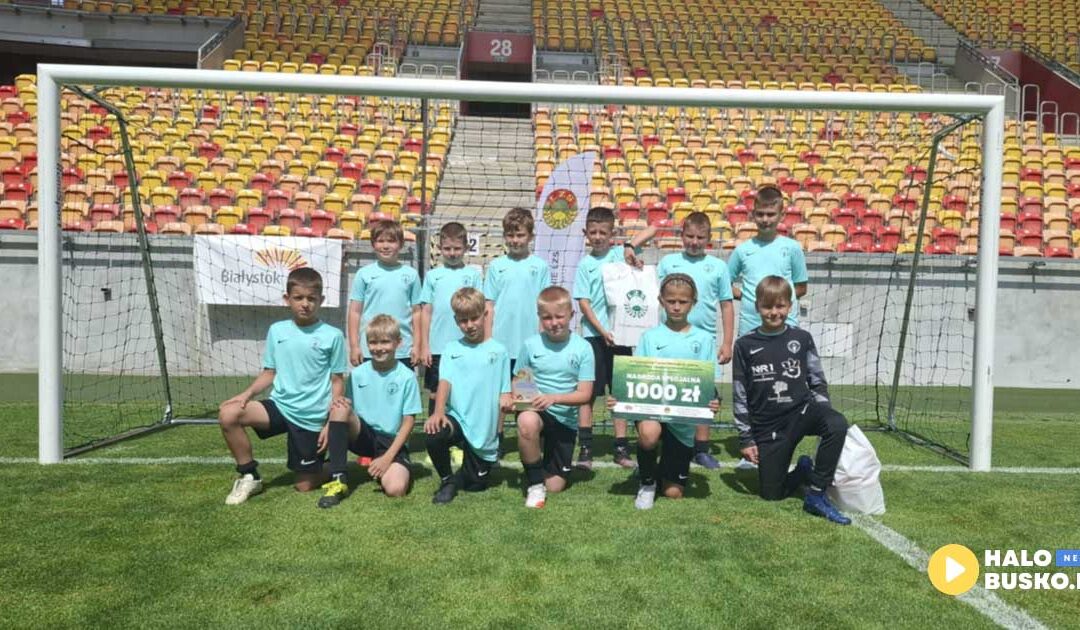 Młodzi piłkarze z Buska-Zdroju w Finale Ogólnopolskiego Turnieju „Piłkarskie Janki” w Białymstoku.