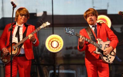 Rynek w Chmielniku rozbrzmiał hitami retro podczas koncertu zespołu Szalone Gitary