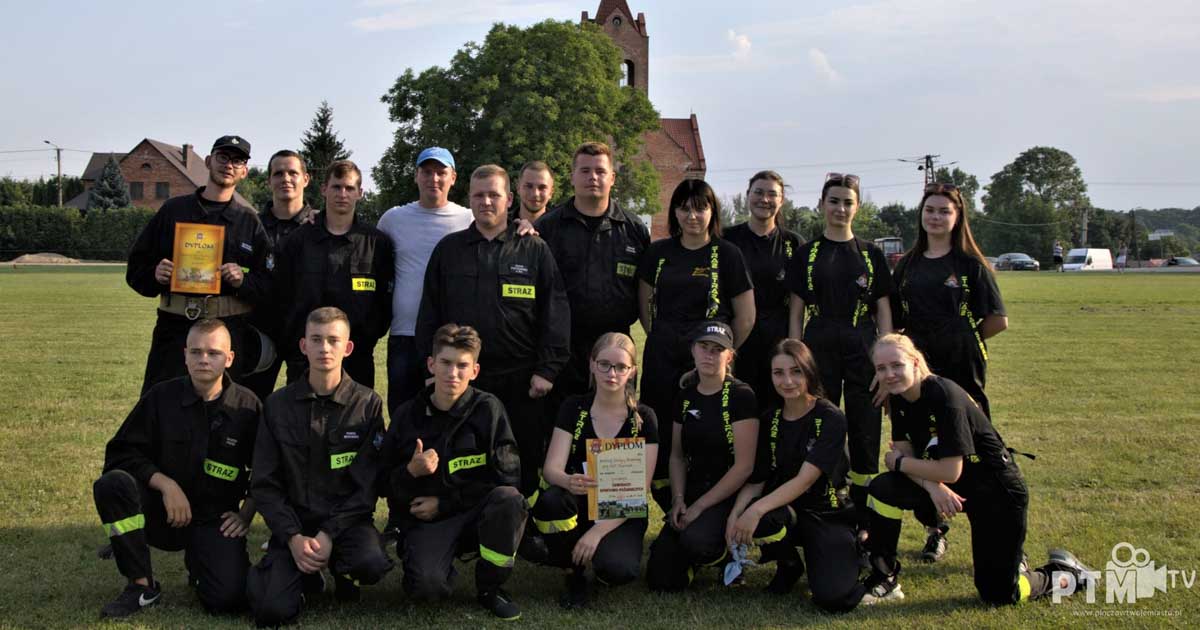 powitanie pierwszego wozu strażackiego w nieprowicach