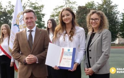 Rozpoczęcie roku szkolnego w Busku-Zdroju. Uczniowie wrócili do Zespołu Szkół Ponadpodstawowych im. Mikołaja Kopernika i I Liceum Ogólnokształcącego im. Tadeusza Kościuszki (VIDEO)