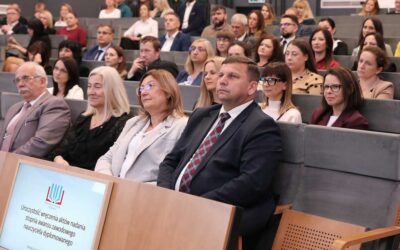 Awans zawodowy nauczycieli z powiatu buskiego – uroczystość w Urzędzie Wojewódzkim Kielcach (ZDJĘCIA)