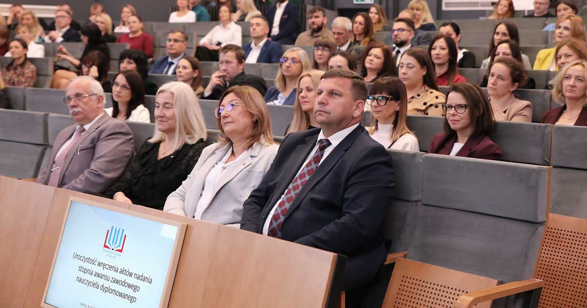 wręczenie aktów nadania stopnia awansu zawodowego nauczyciela dyplomowanego