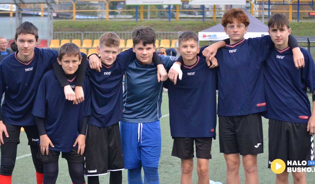 Młodzi piłkarze rywalizują w Busku-Zdroju – regionalny etap turnieju „Z Orlika na Stadion” w Busku-Zdroju. (ZDJĘCIA)