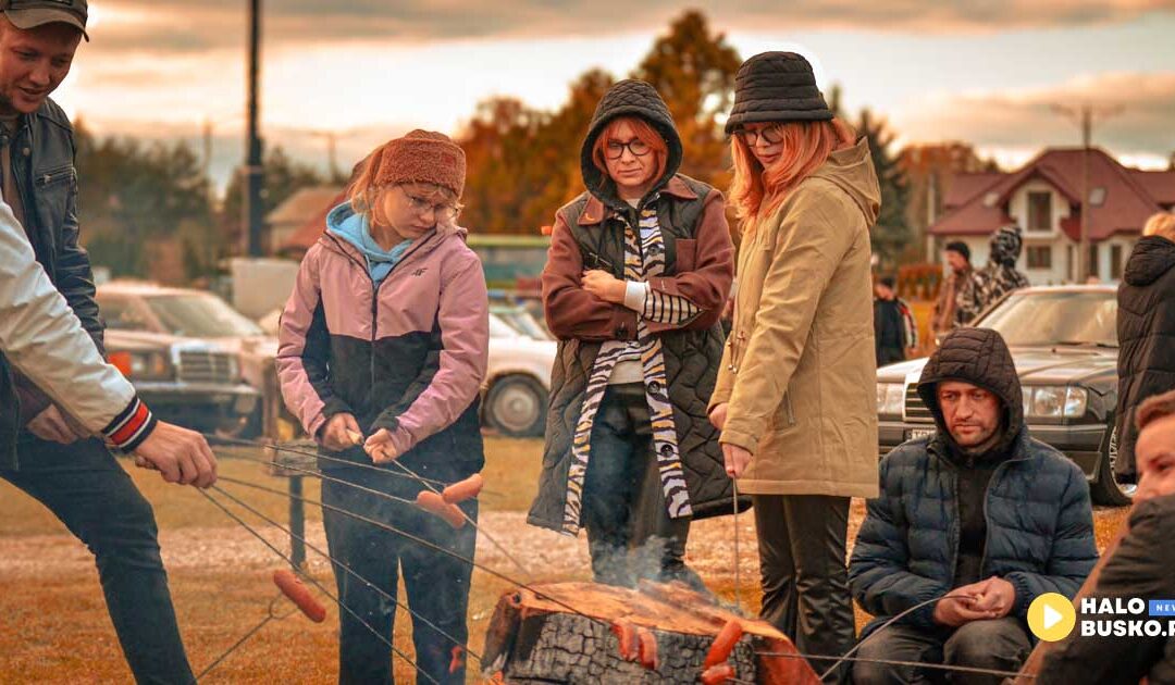 Tłumy na Zlocie Klasyków w Busku-Zdroju! Organizatorzy dziękują uczestnikom i zapraszają na wiosnę! (VIDEO)