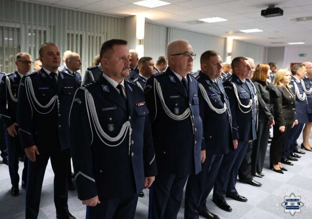 Policjanci z Buska Zdroju i Solca Zdroju wsrod wyroznionych podczas uroczystosci w Kielcach. 5