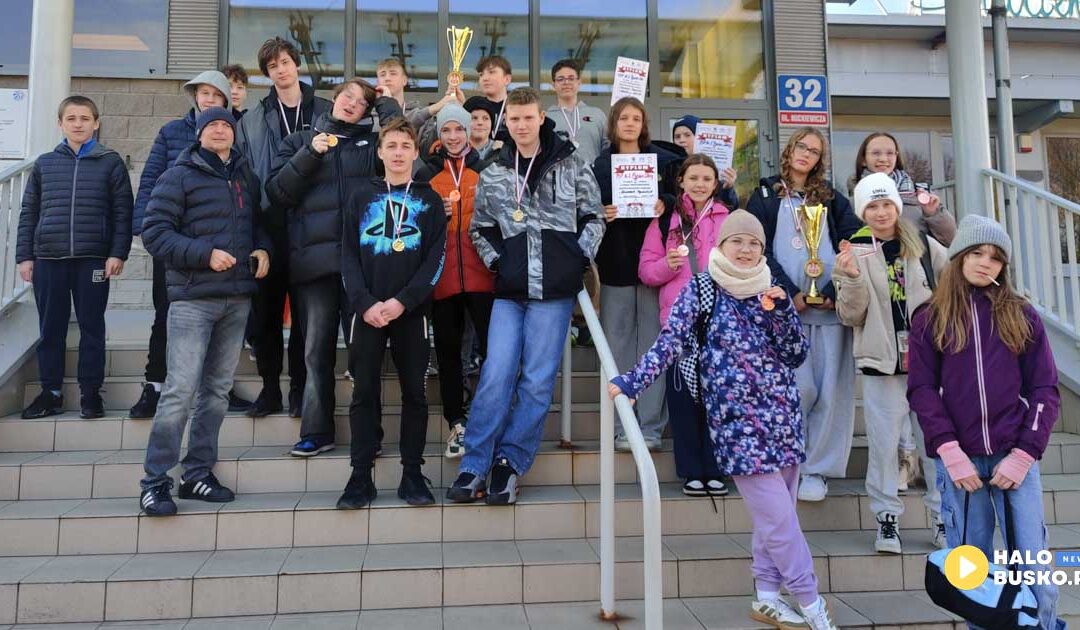 Sukces pływaków z PSP nr 2 w Busku-Zdroju na Mistrzostwach Województwa Świętokrzyskiego