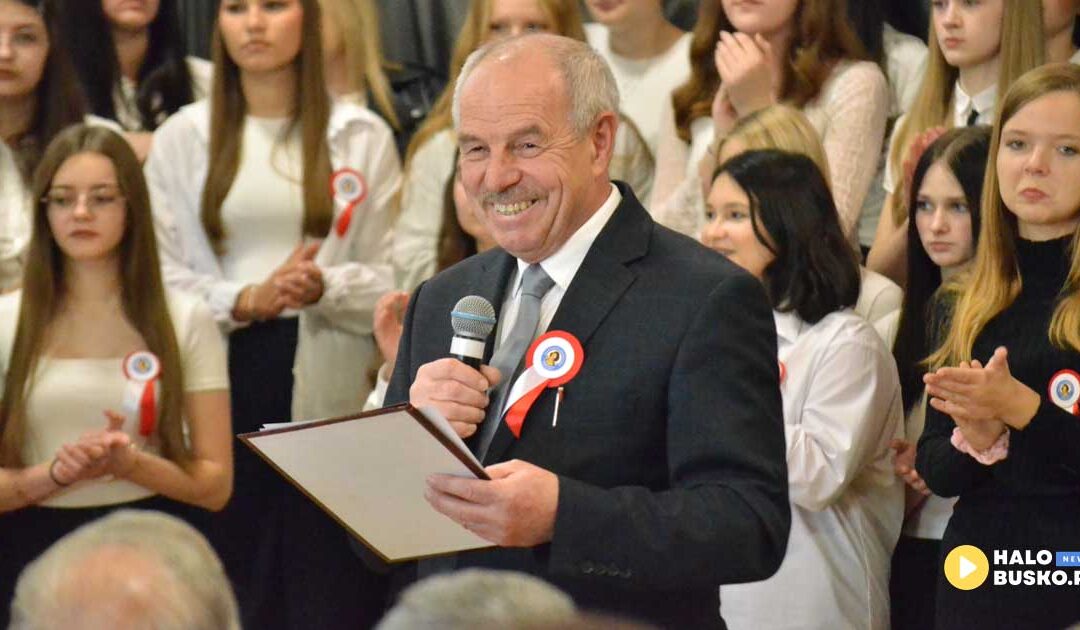 ZSP „Kopernik” w Busku-Zdroju uczcił 107. rocznicę odzyskania niepodległości uroczystą akademią. (ZDJĘCIA/VIDEO)