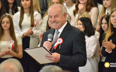 ZSP „Kopernik” w Busku-Zdroju uczcił 107. rocznicę odzyskania niepodległości uroczystą akademią. (ZDJĘCIA/VIDEO)