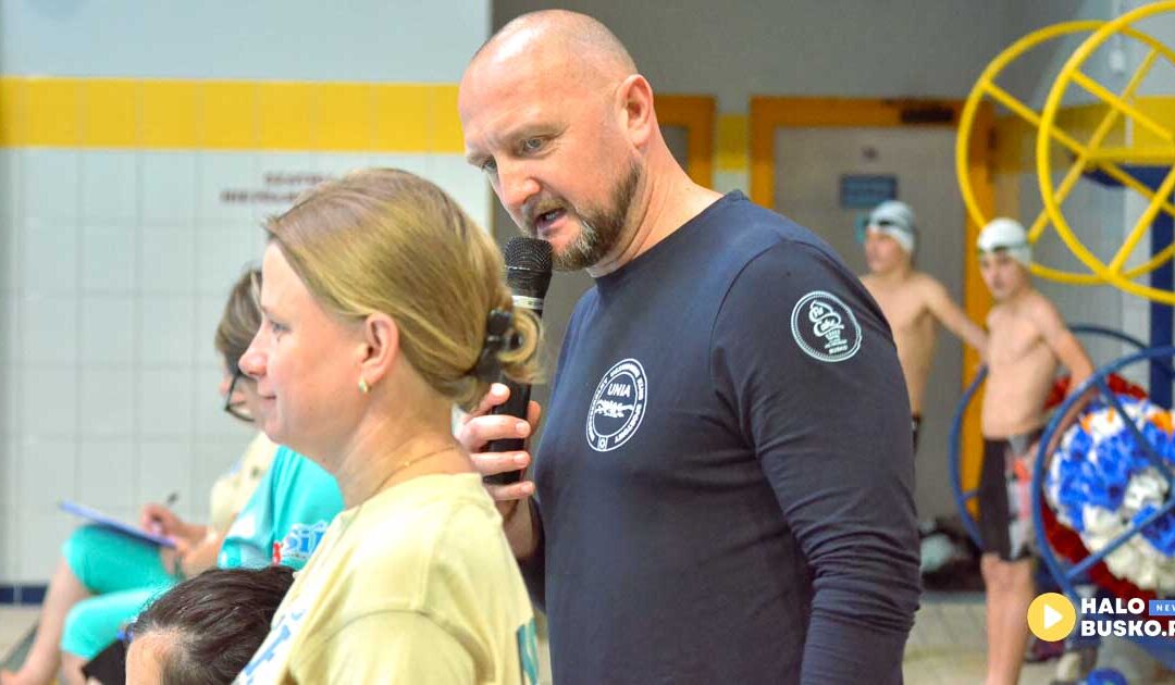 Święto Niepodległości na basenie. Maraton w Busku-Zdroju zgromadził 49 pływaków. (ZDJĘCIA)