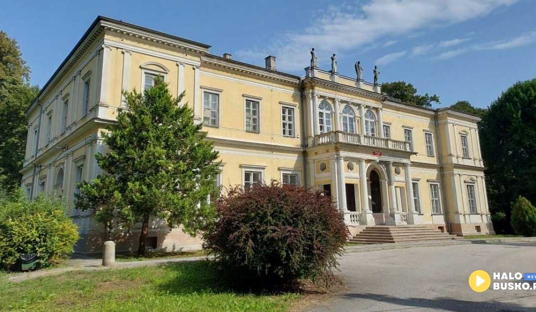 Weekendowe zwiedzanie pałacu w Chrobrzu. Rzadko udostępniany obiekt otwiera się dla mieszkańców!