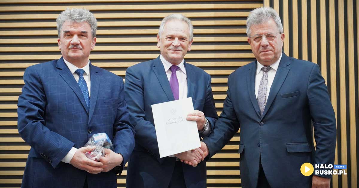 powiat buski - podpisanie umowy na remont dróg