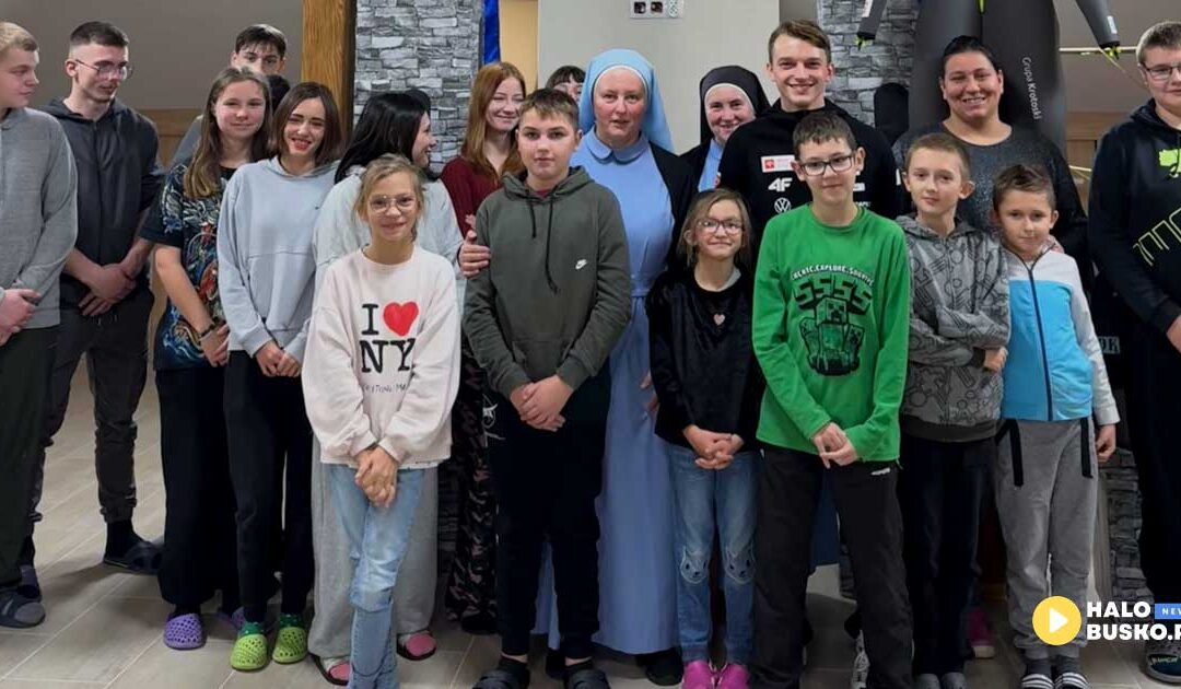 Skoczek narciarski Tomasz Pilch odwiedził Dom Dziecka w Pacanowie.