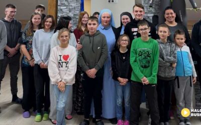 Skoczek narciarski Tomasz Pilch odwiedził Dom Dziecka w Pacanowie.