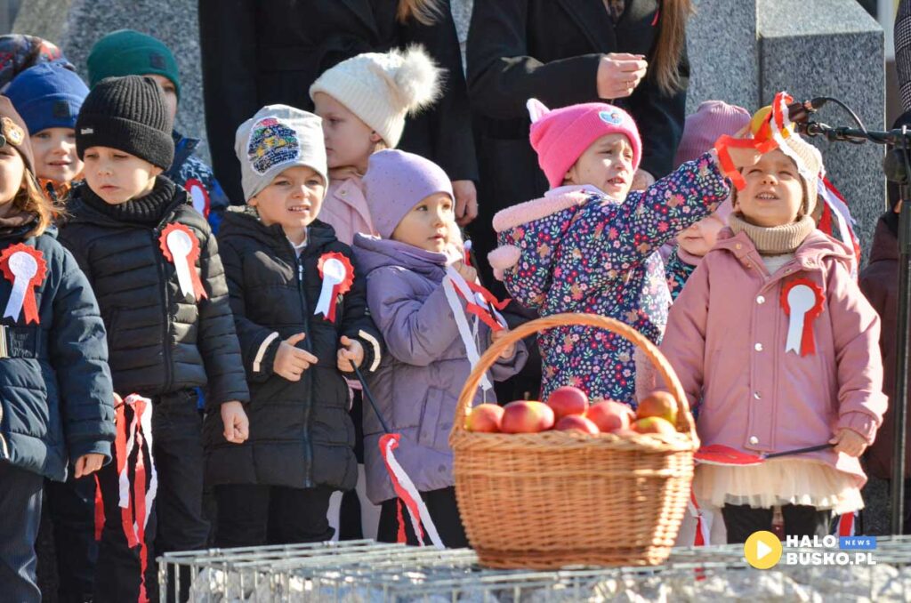 spiewanie piesni patriotycznych w busku zdroju 12