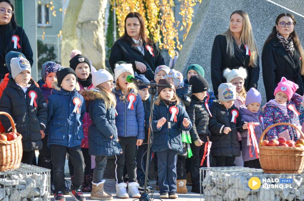 spiewanie piesni patriotycznych w busku zdroju 14