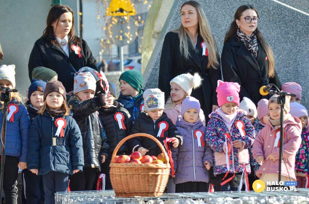 spiewanie piesni patriotycznych w busku zdroju 19