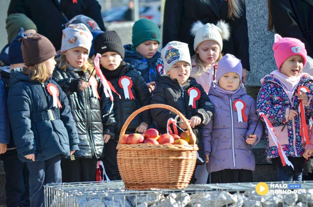 spiewanie piesni patriotycznych w busku zdroju 24