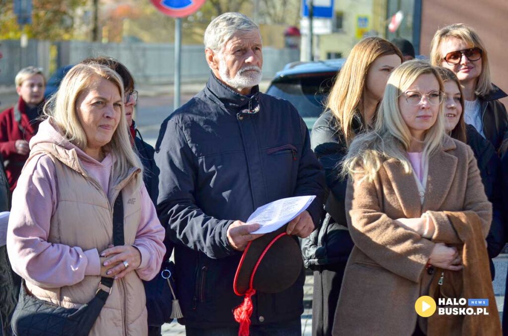 spiewanie piesni patriotycznych w busku zdroju 27